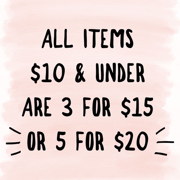 3 for $15 🔴 Cream Seashell Crewneck Cardigan - Picture 3 of 7